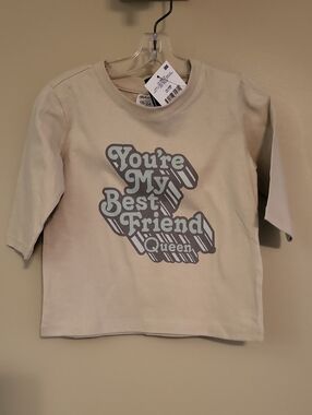 NWT Queen beige tee shirt